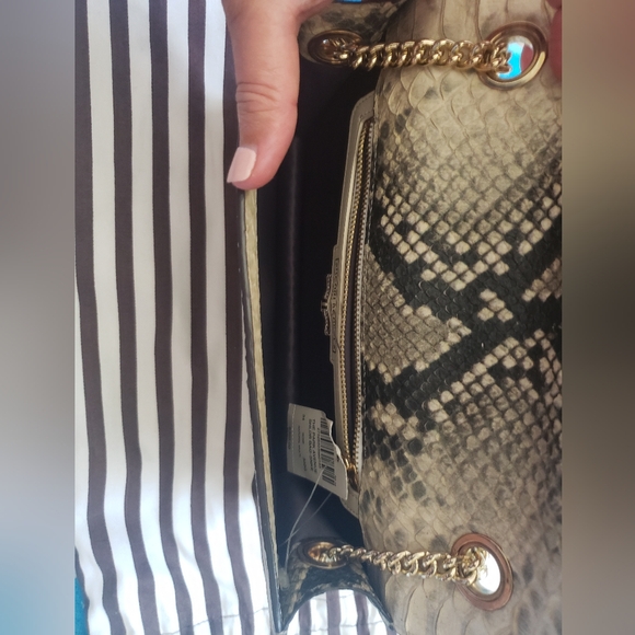 The Park Avenue Shoulder Bag - Picture 4 of 4